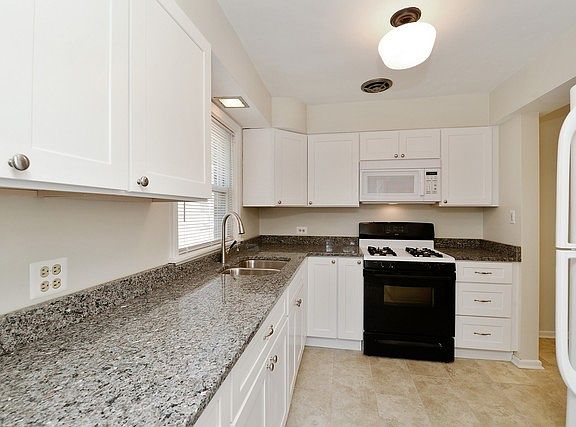 4th image of 1633 W Glenlake Ave APT 2W