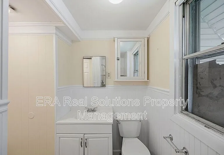 2028 W Galbraith Rd — Photo 37