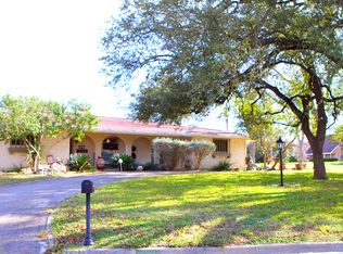 1 Buena Vista Cres, Uvalde, TX 78801