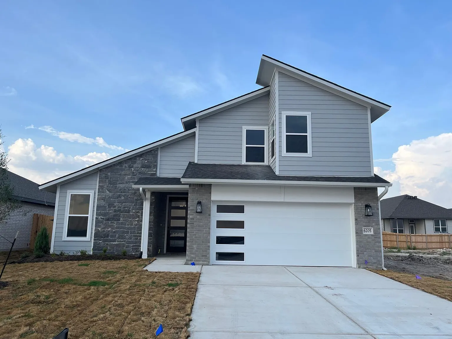 4 bed, 3.0 bath, 2319 sqft, $2,650 — Photo 2