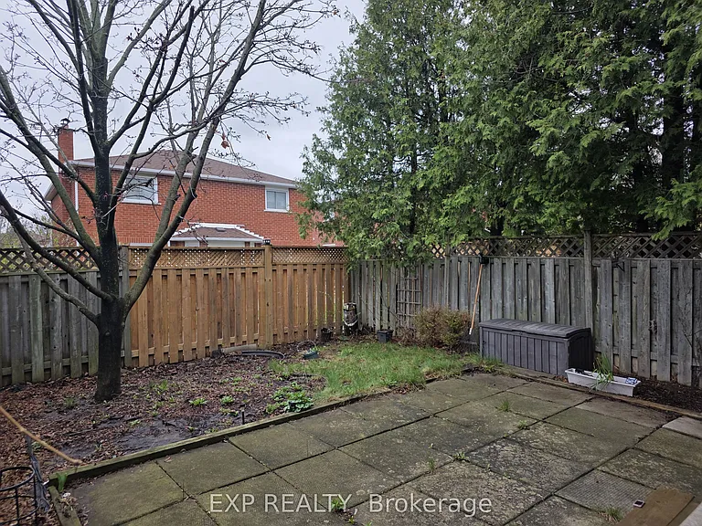 1296 Valerie Cres W — Photo 21