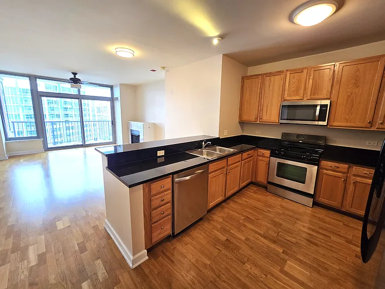 1600 S Prairie Ave #1806 — Photo 5