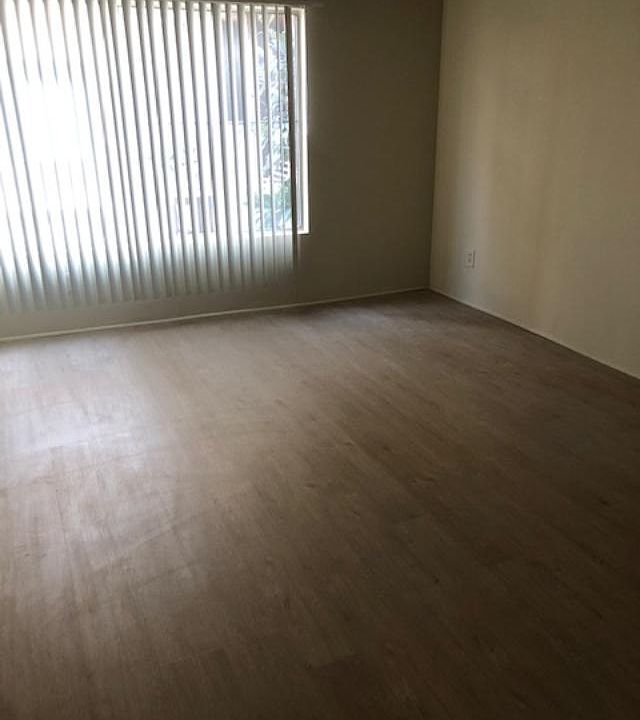 1st image of 433 N Jackson St APT 108