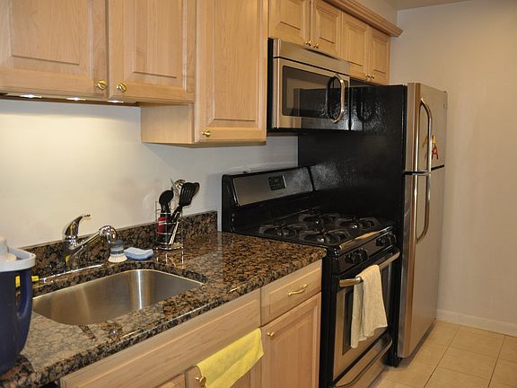 2nd image of 1333 W Pratt Blvd APT 5