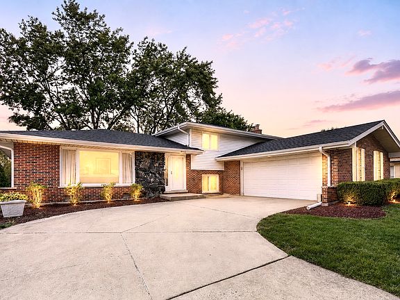 3rd image of 8632 Clifford Dr