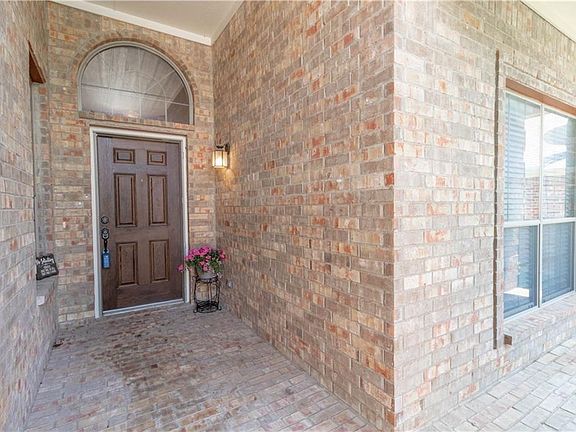 4th image of 10040 Tulare Ln
