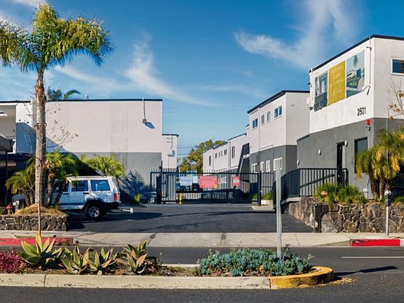 4th image of 2502 Pico Blvd #723