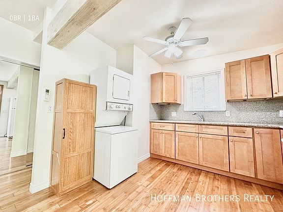 4th image of 3764 Moore St #A