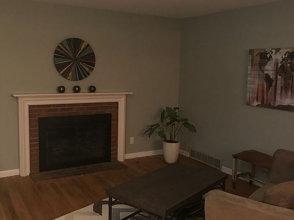 4th image of 587 Blandford Dr