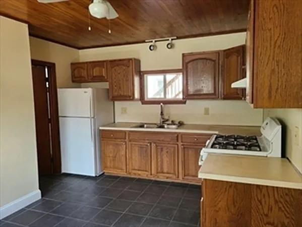 2 bed, 936 sqft, $2,400 — Photo 3
