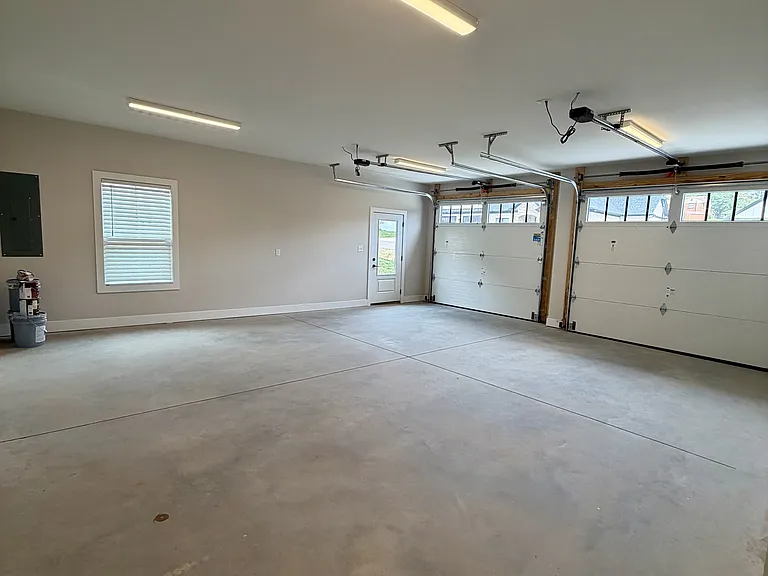 204 Crest Ridge Ct — Photo 17
