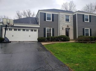 1900 Creekside Dr, Wheaton, IL 60189