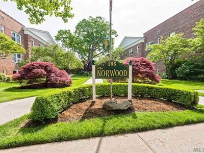 195 N Village Ave APT 1D, Rockville Centre, NY, 11570