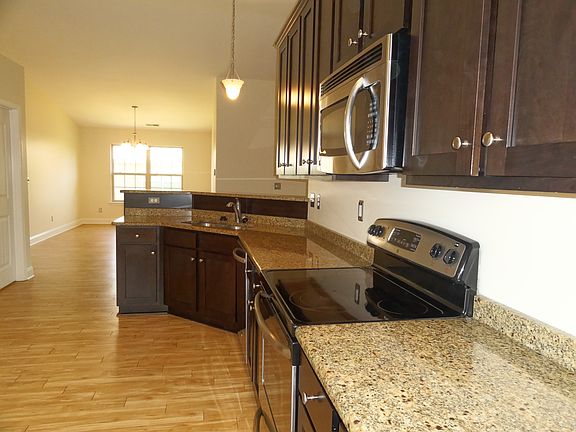 5th image of 3252 River Crest Dr S
