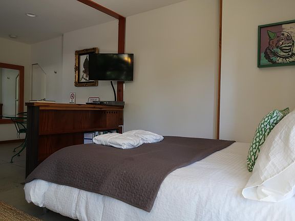 4th image of 542 Vernon Ave #1