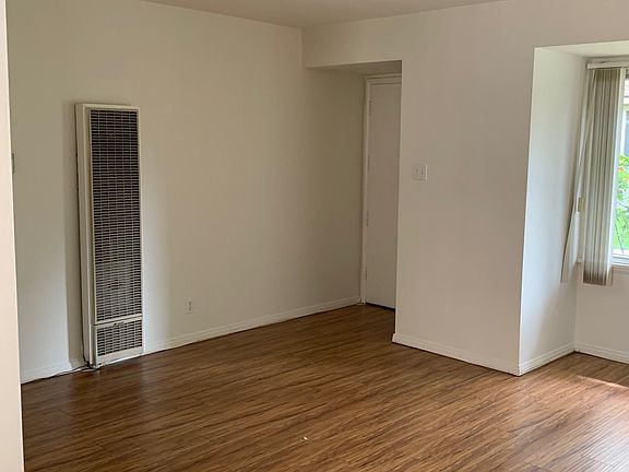 3rd image of 829 W Huntington Dr #1/2