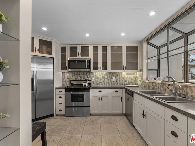 4 Jib St #3 — Photo 8
