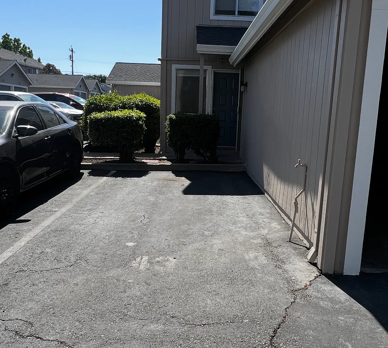2 bed, 842 sqft, $2,400 — Photo 2