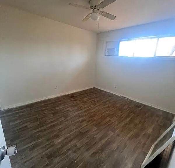 532 Camrose Dr — Photo 2