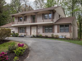 7017 Loch Lomond Dr, Bethesda, MD 20817