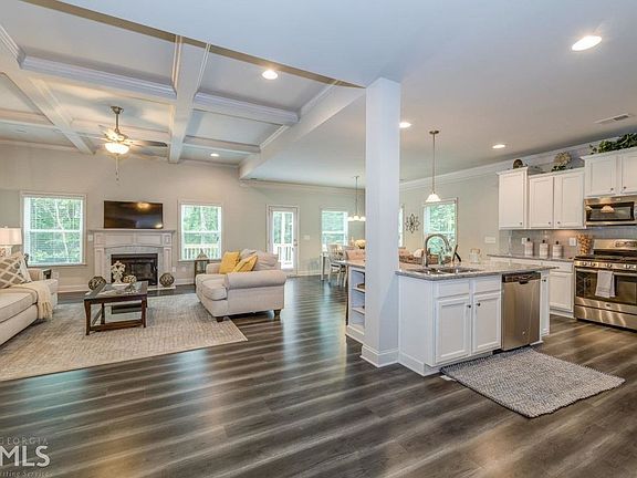 4th image of 127 Lotus Cir