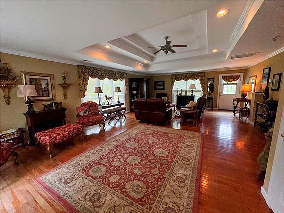 2nd image of 208 Knoxwood Ct