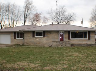 121 Dogwood Dr, Olney, IL 62450