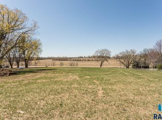 1020 N Six Mile Rd, Sioux Falls, SD 57110
