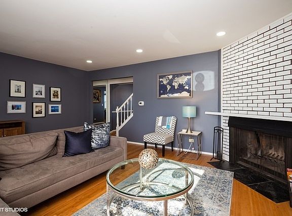 4th image of 2026 Oxford Ct
