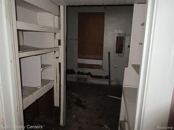 4th image of 3609 Whitney Ave