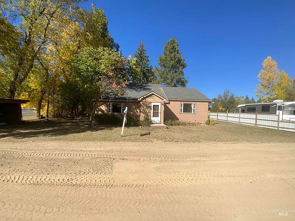 2nd image of 323 W Alturas Ave