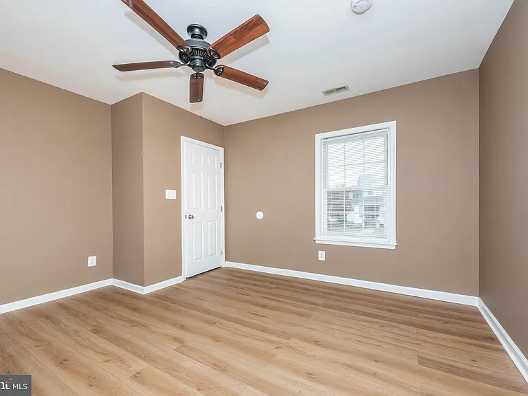 4021 Barrington Rd — Photo 16