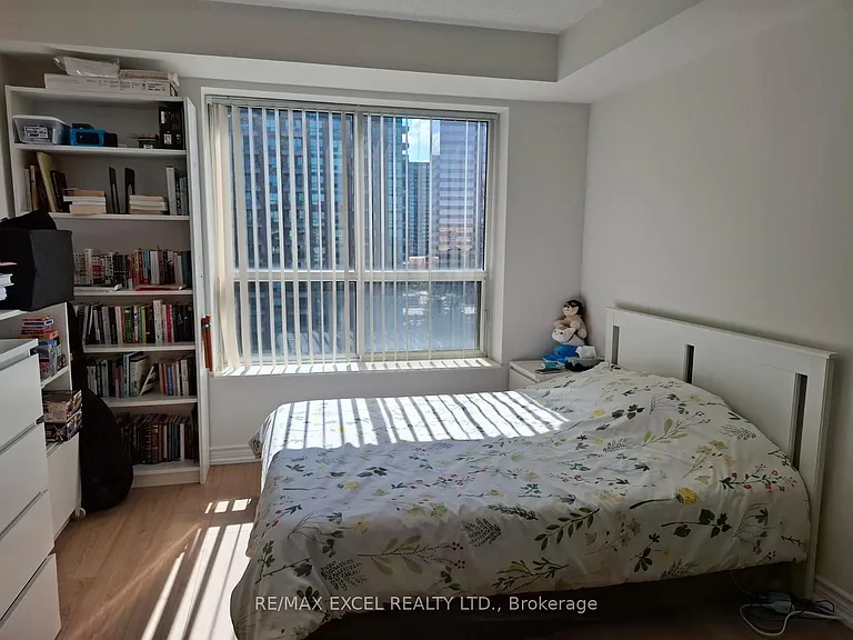 39 Pemberton Ave #902 — Photo 9