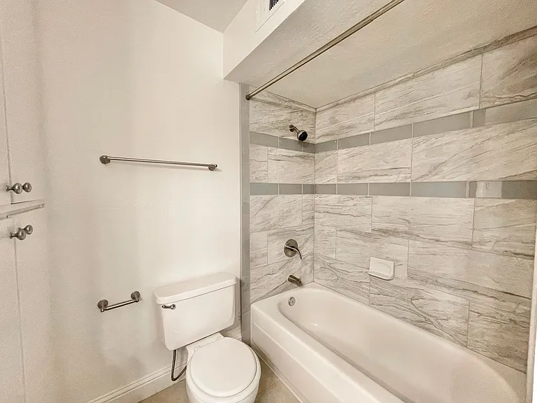2206 V St #12 — Photo 9