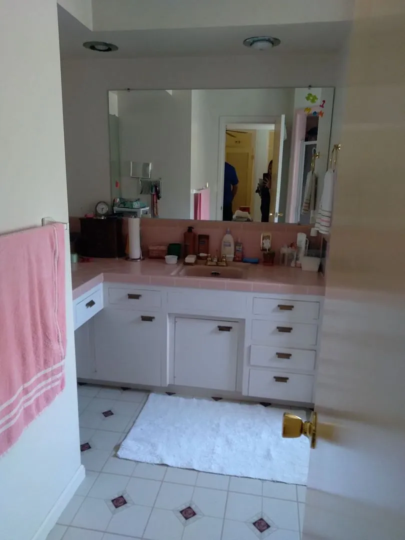 Amazing 3 bed 2 bath home with Fireplace - 353 W Madrone St - Move in Special $300 off first mont... — Photo 4