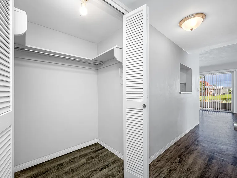 Lake Tarpon Apartments — Photo 26
