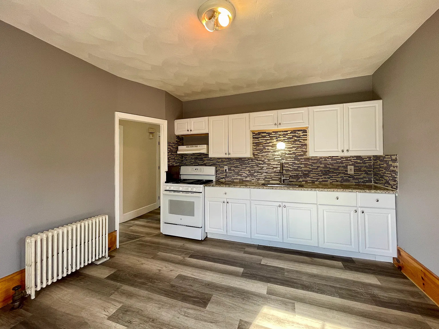2 bed, 900 sqft, $1,795 — Photo 3