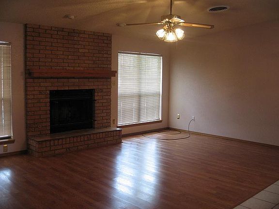 4th image of 208 Shadow Mountain Dr