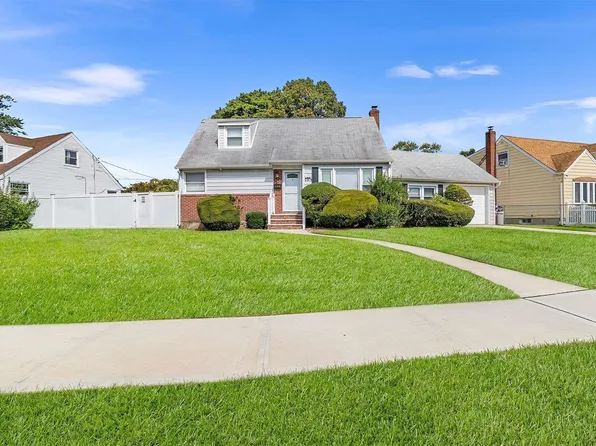 739 Planders Avenue, Uniondale, NY 11553