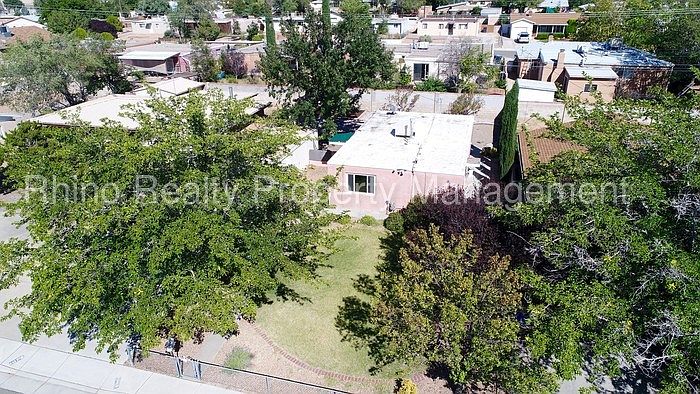 1st image of 3042 Quincy St NE