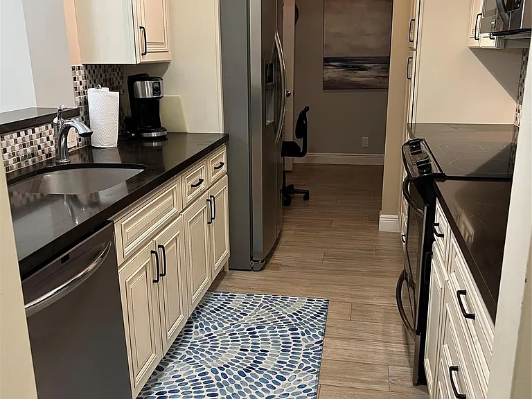 95 N Birch Rd #402 — Photo 14