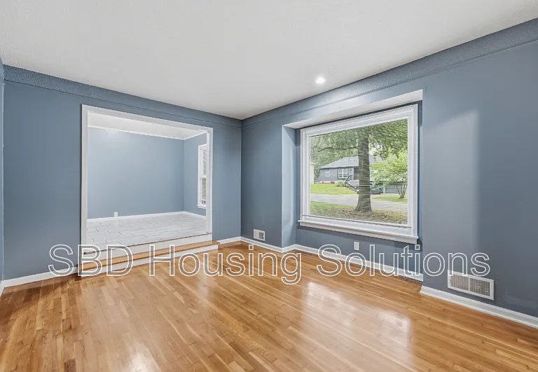 12812 Bristol Ave — Photo 3