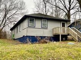 540 S Lakeview Dr, Lowell, IN 46356