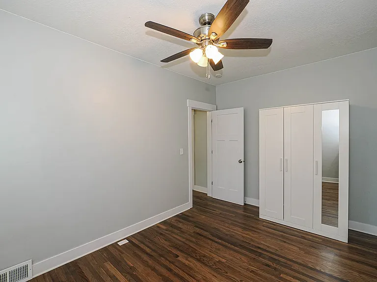 53 N 100 W — Photo 19