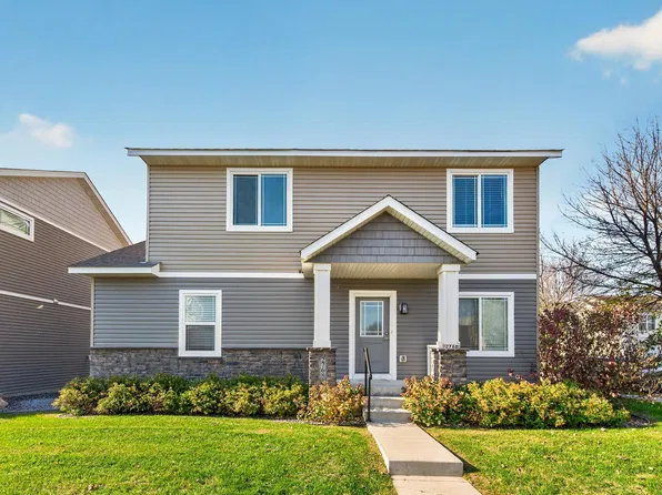 2768 Clover Ridge Dr, Chaska, MN 55318