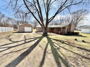 329 Obispo Ave, Machesney Park, IL 61115