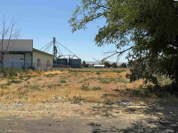 216 North St, Mabton, WA 98935