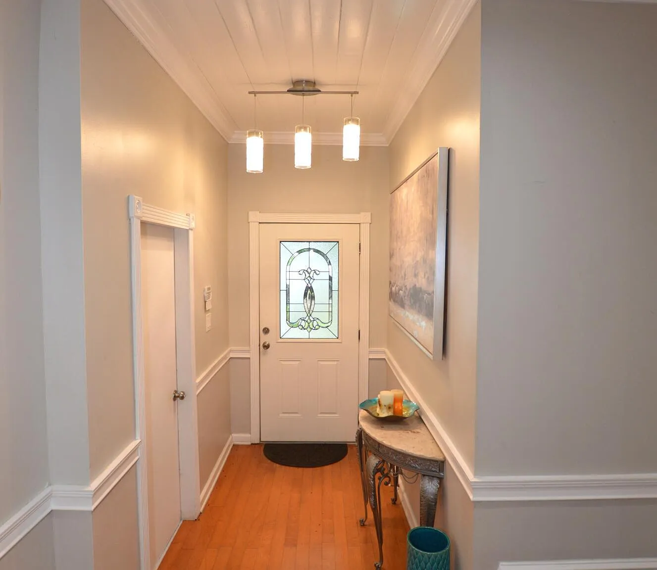 3 bed, 2.0 bath, 1787 sqft, $2,300 — Photo 2