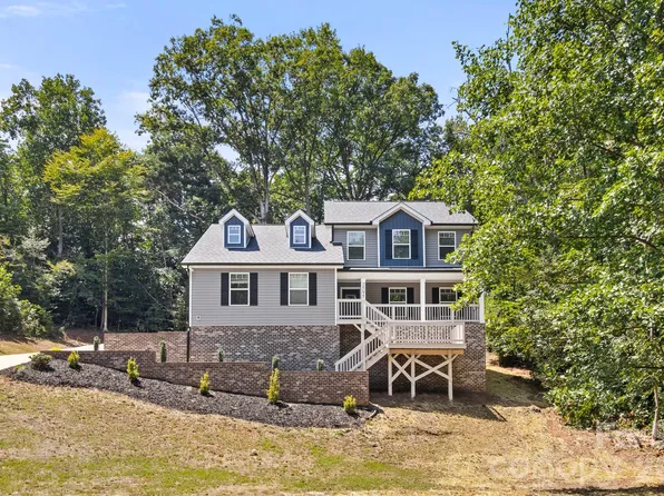 2595 Henry Falls Dr, Hickory, NC 28602