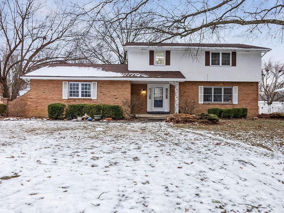 1st image of 332 Briarwood Dr